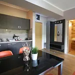 Luxury * スコピエ