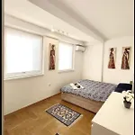 Luxury * スコピエ