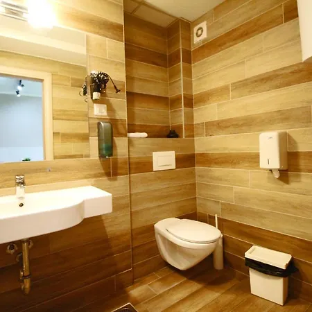 Luxury Apartment *