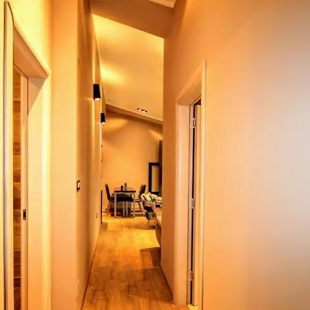 Luxury Apartment *