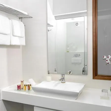 Luxury Apartment *