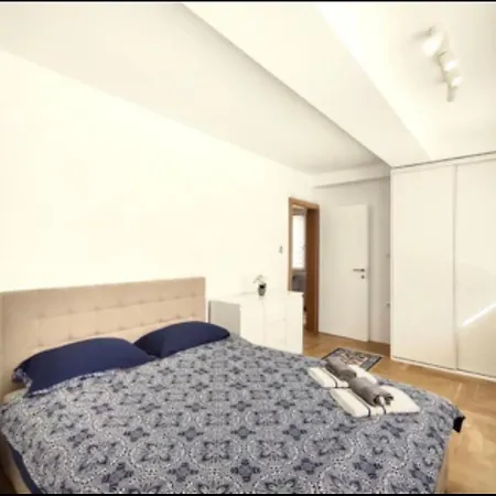 Luxury Apartment *